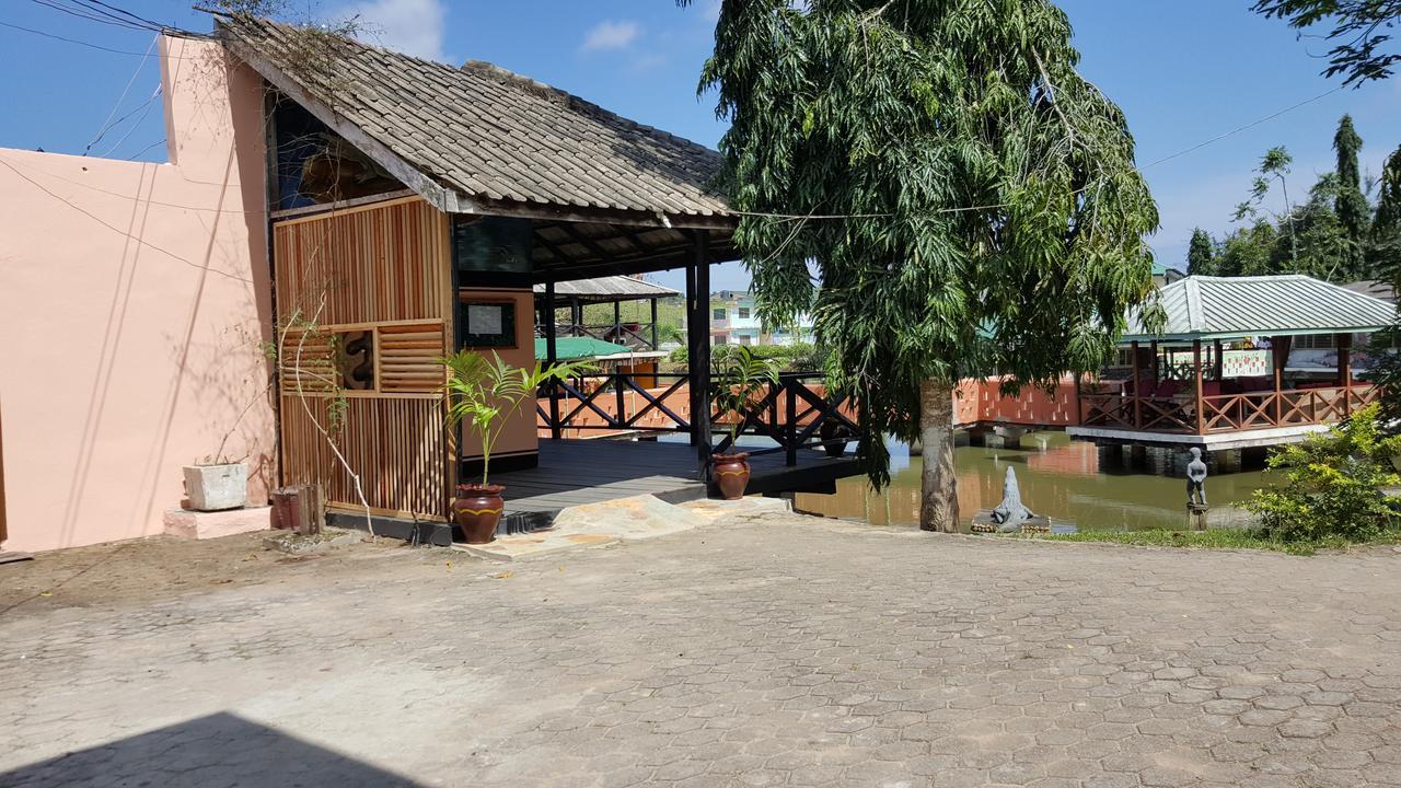 Hans Cottage Botel Cape Coast Exterior photo